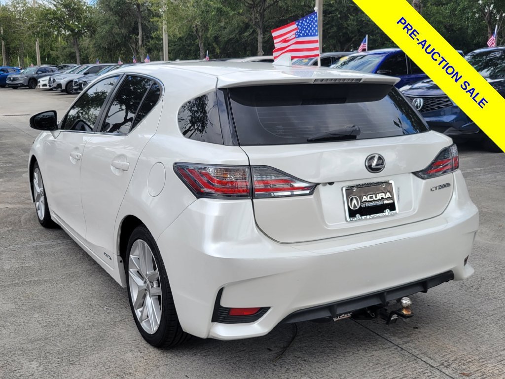 Used 2017 White Lexus 200h image 5