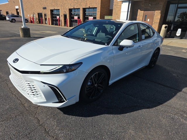 New 2026 Wind Chill Pearl <sup>1</sup> Toyota  XSE image 3