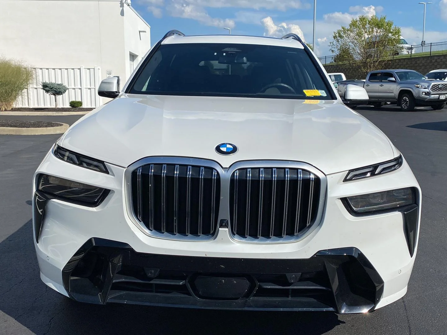 Used 2024 Mineral White Metallic BMW xDrive40i image 12