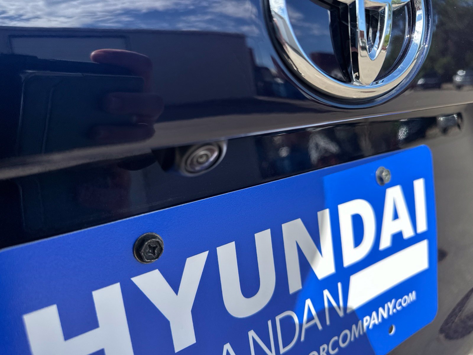 Used 2025 Blue Toyota XLE Premium image 7