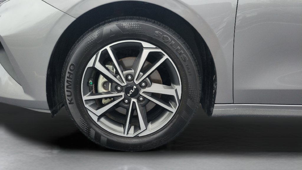 2024 Kia Forte LXS - Photo 10
