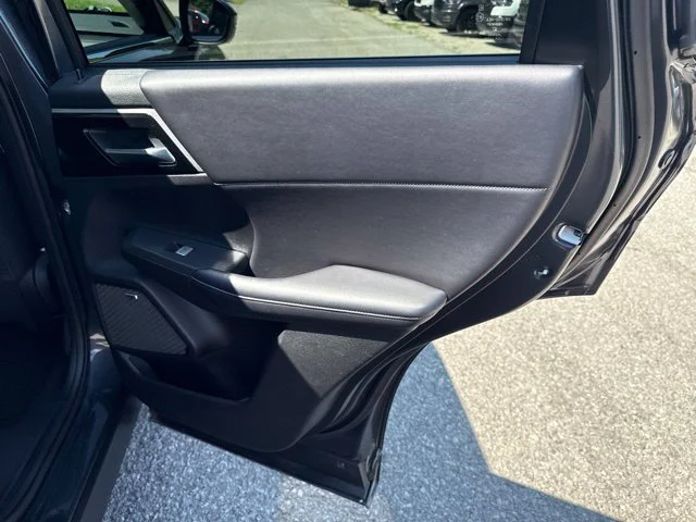 Used 2025  Mitsubishi  image 25