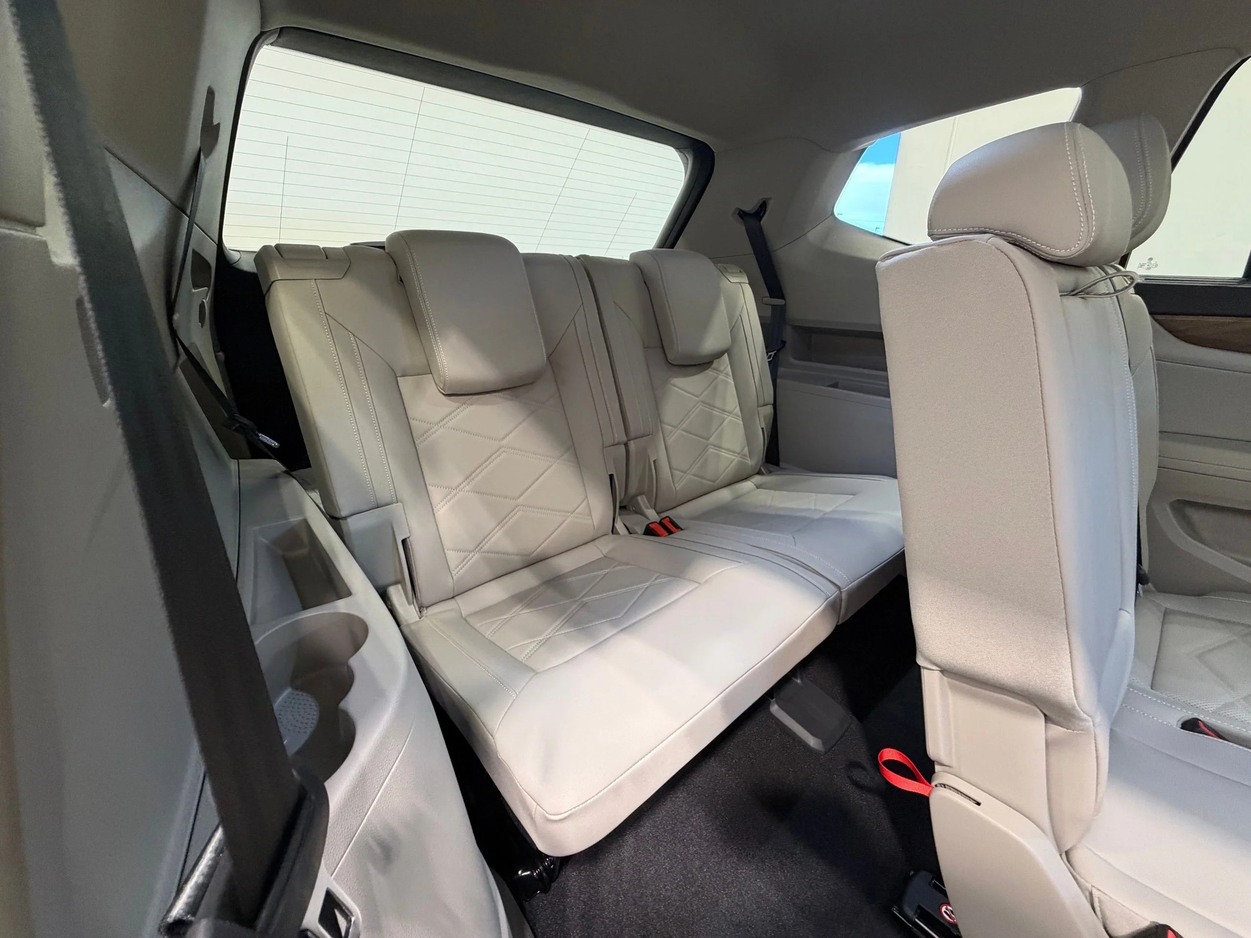 New 2026 White Volkswagen 2.0T SE w/Technology image 31