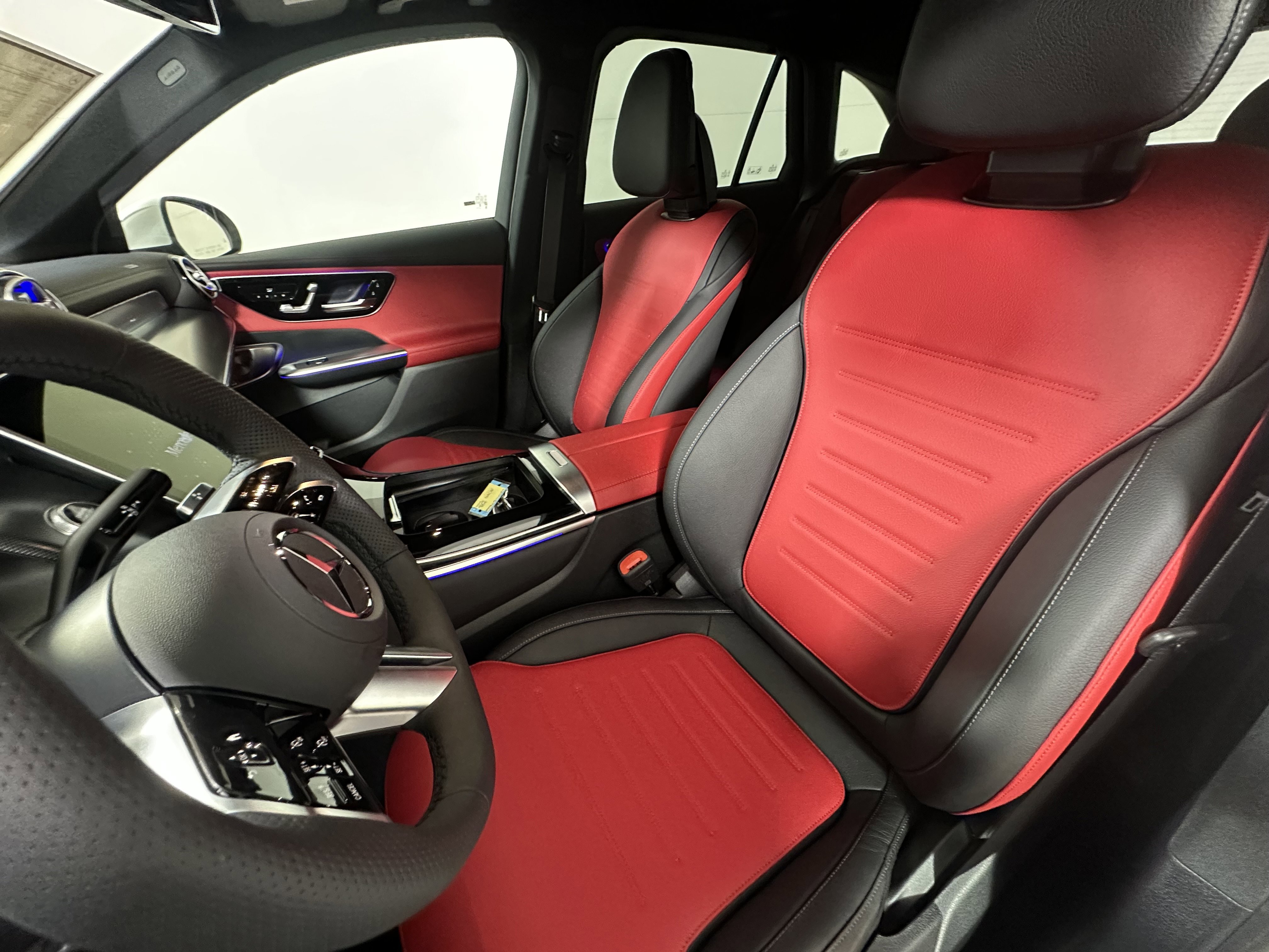 2026 Mercedes Benz GLC 300 4MATIC photo 2