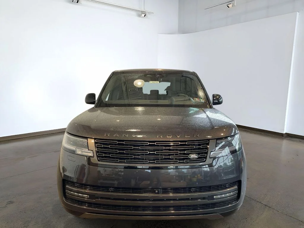 New 2026 Carpathian Grey Land Rover SE image 2
