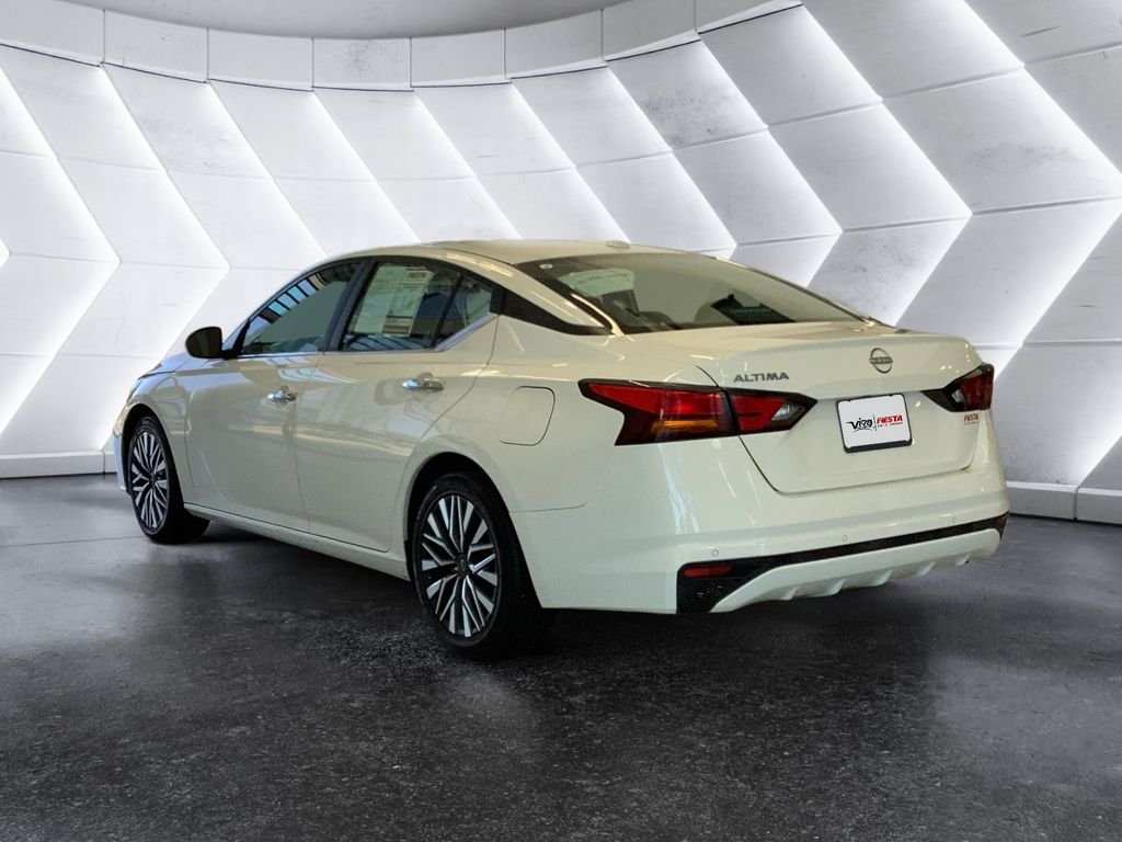 Used 2025 White Nissan 2.5 SV image 6