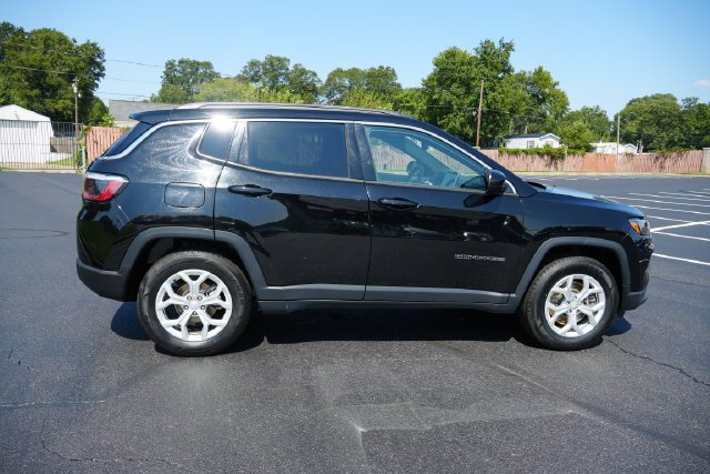 Used 2024 Black Jeep Latitude image 9
