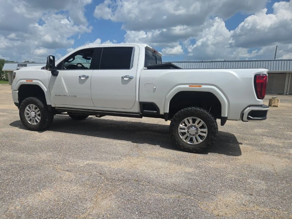 Used 2022 White GMC Denali image 7