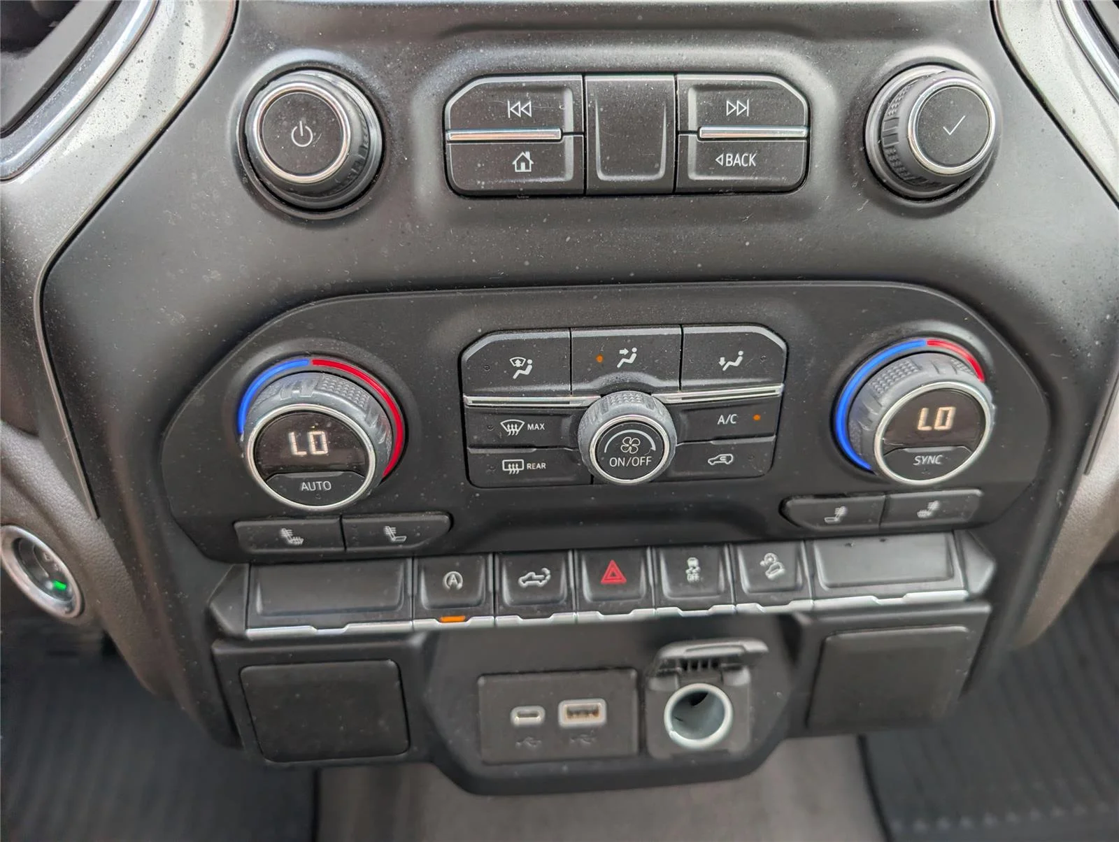 Used 2019 HAVANA BROWN METALLIC Chevrolet RST image 17