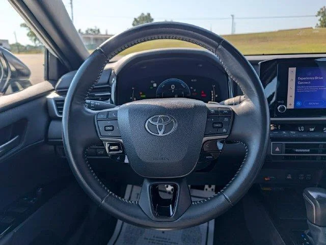 Used 2025  Toyota LE image 14