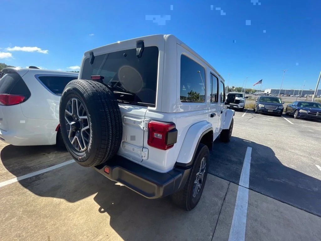 Used 2025 White Jeep Sahara image 11