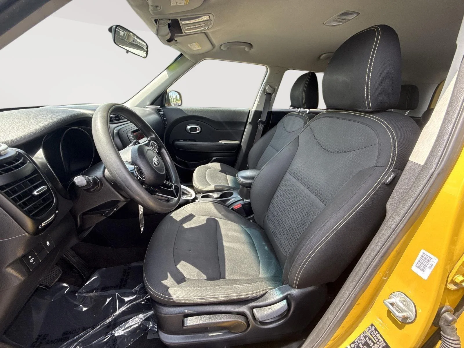 Used 2014 Solar Yellow Kia + image 3