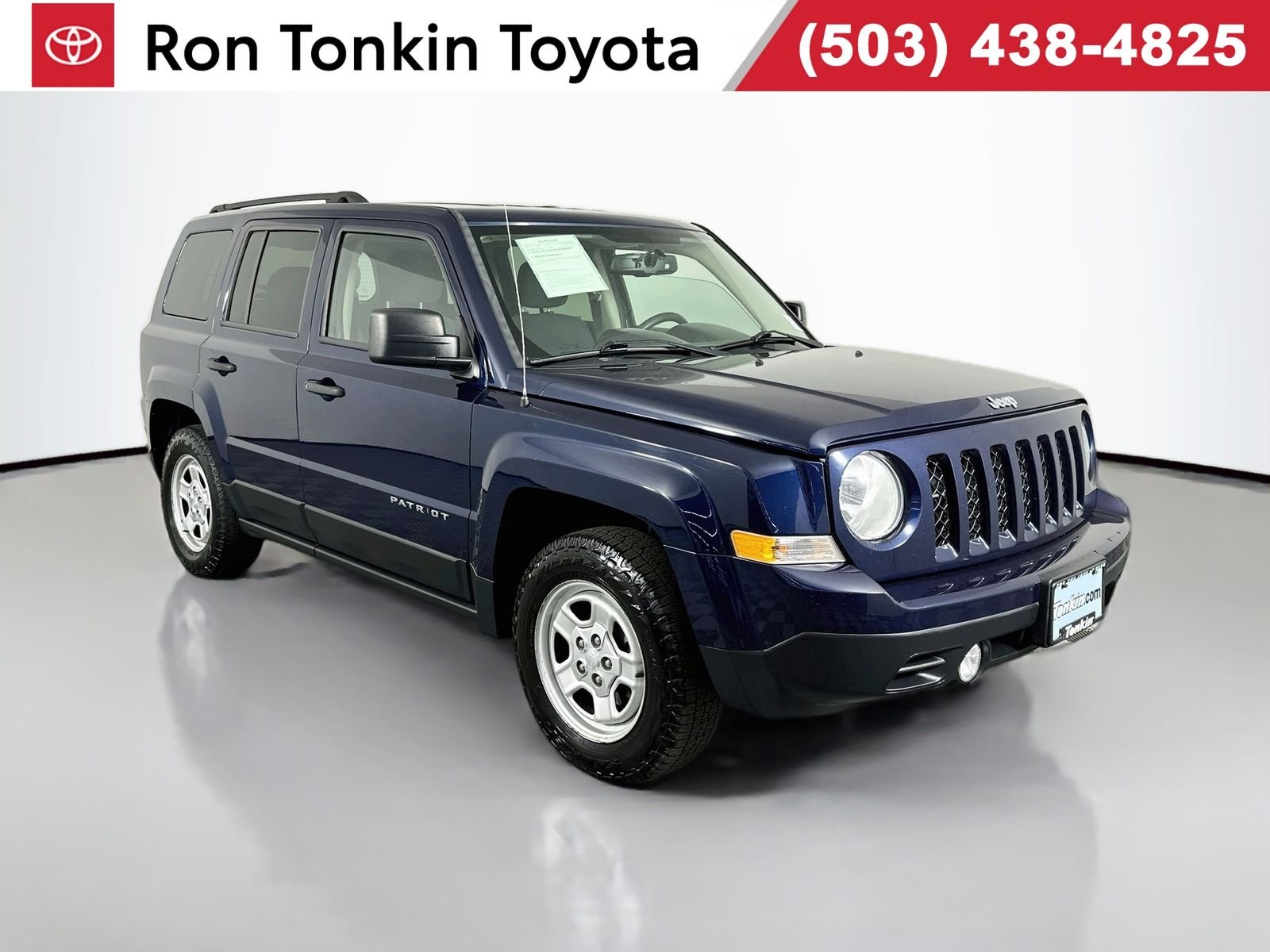 Used 2017 True Blue Pearlcoat Jeep Sport image 1