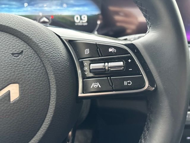 Used 2024 White Kia S image 18