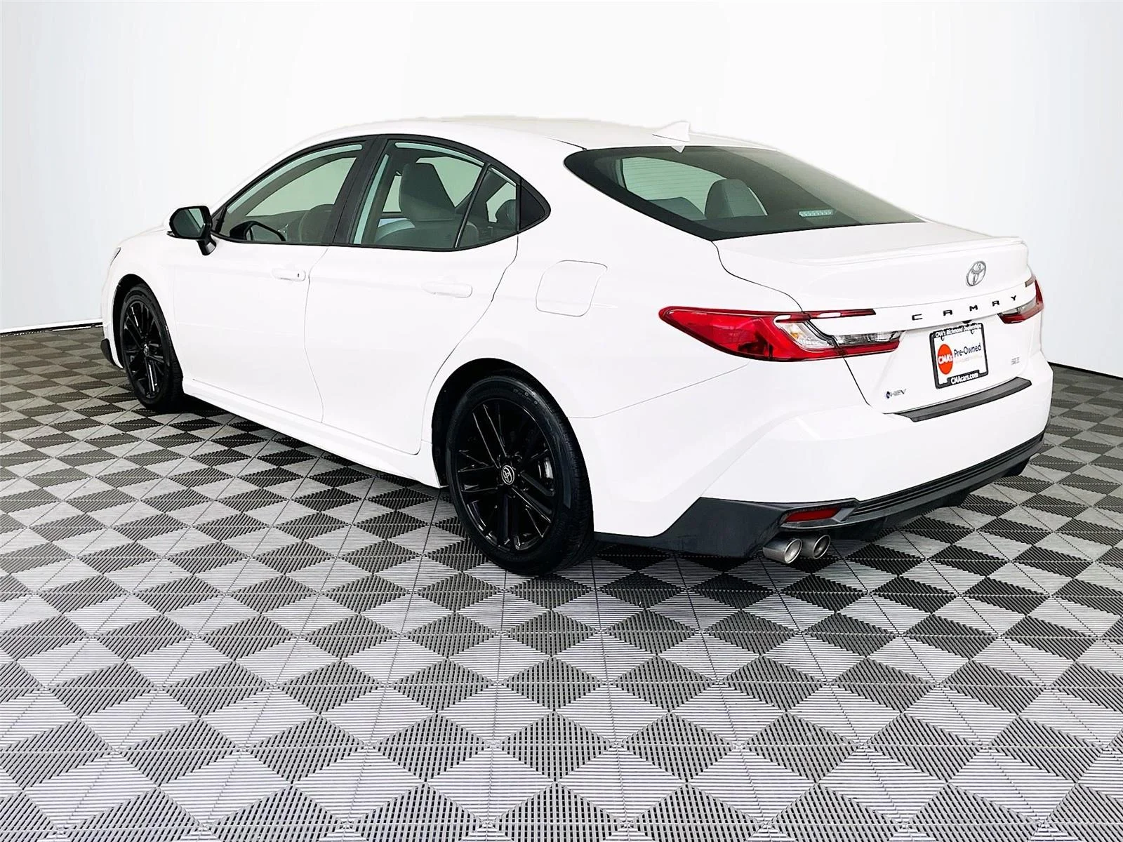 Used 2025 Ice Cap Toyota SE image 6