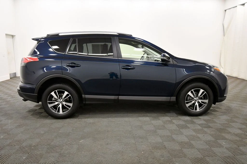 Used 2018 Blue Toyota XLE image 9