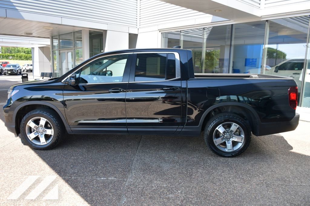 Used 2025 Black Honda RTL image 3