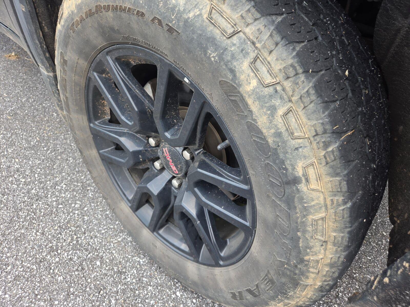 Used 2020 ONYX BLACK GMC Elevation image 4