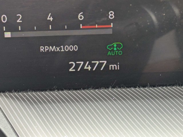 Used 2025 White INFINITI LUXE image 34