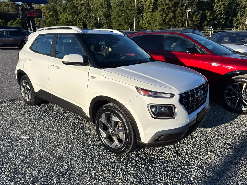 Used 2021 White Hyundai SEL image 2