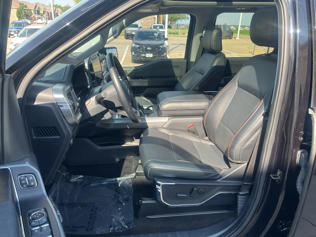 Used 2022 Agate Black Metallic Ford LARIAT image 14