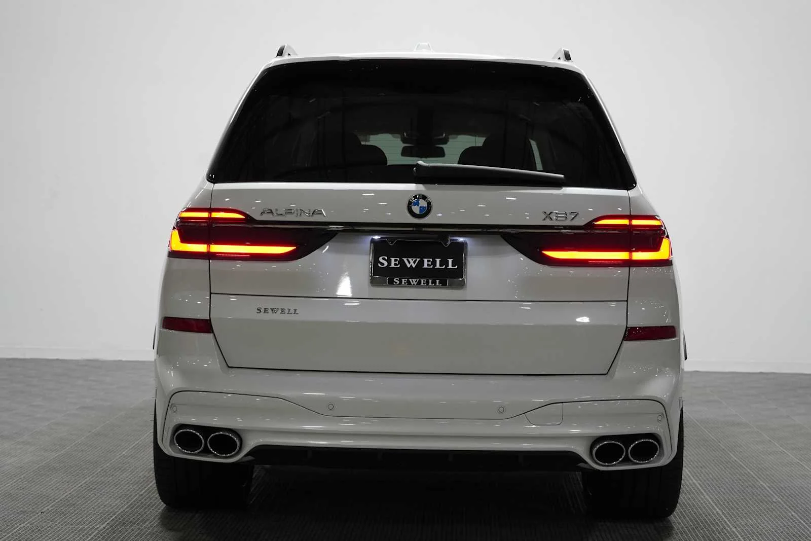 New 2026 Mineral White Metallic BMW ALPINA XB7 image 4