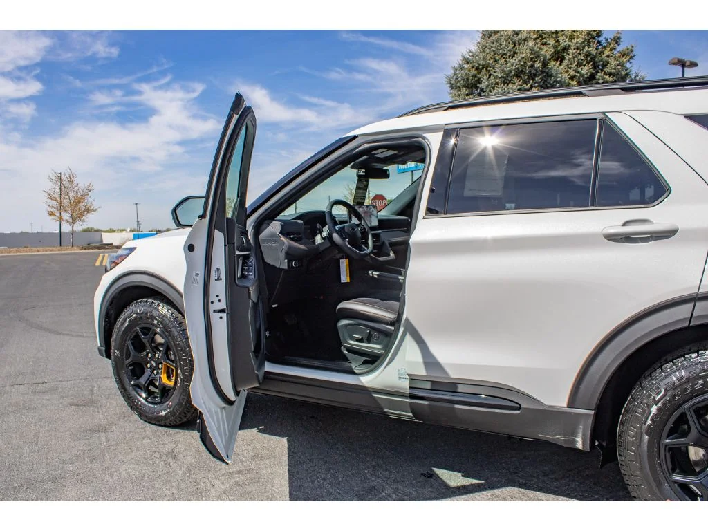 New 2026 STAR WHITE METALLIC Ford Tremor image 13
