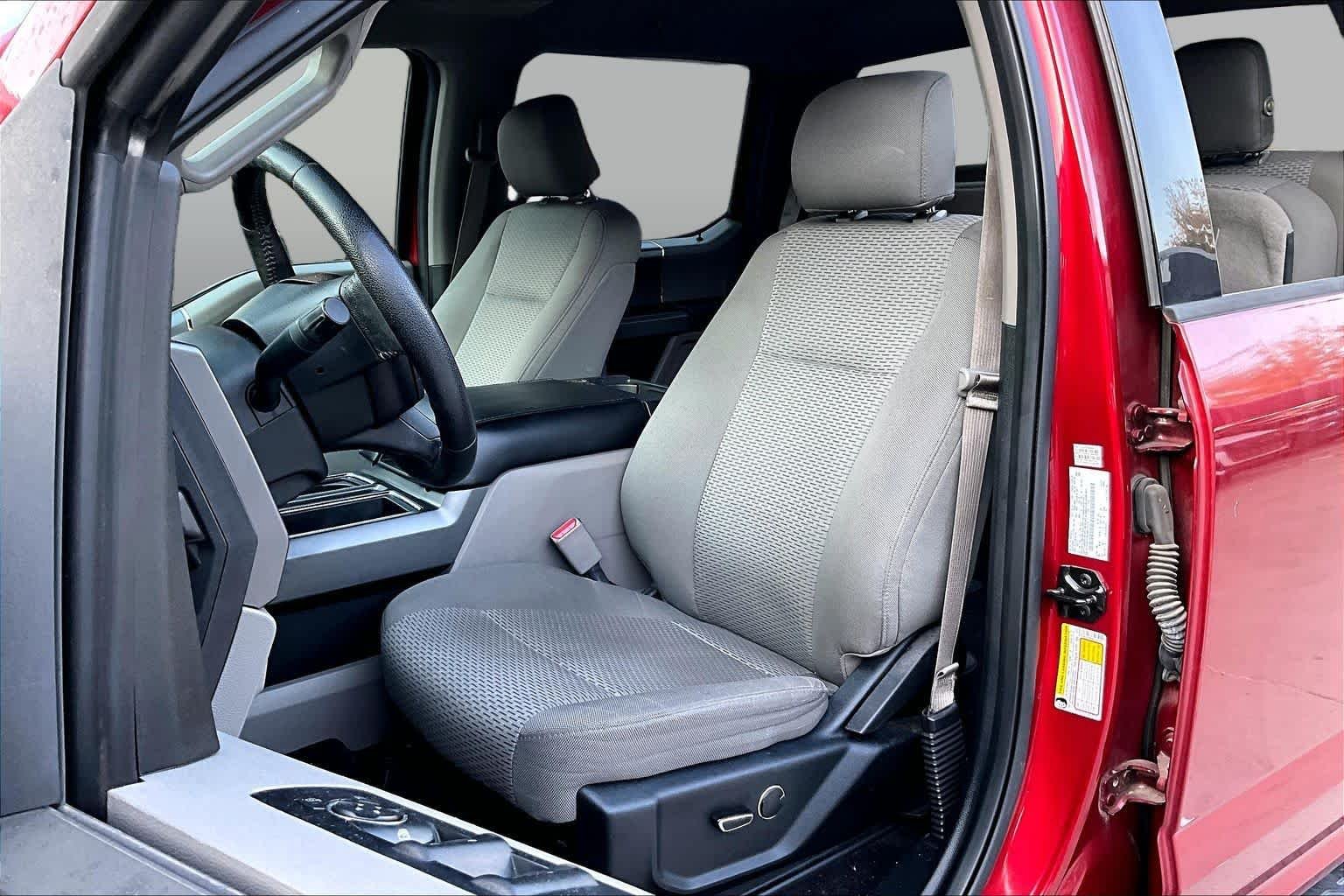 Used 2016 Ruby Red Metallic Tinted Clearcoat Ford XLT image 8
