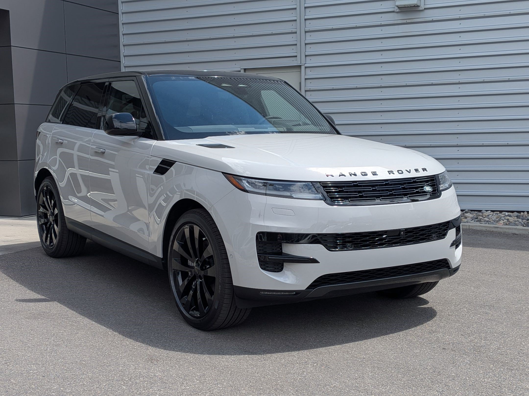 New 2026 Borasco Grey Land Rover P360 SE image 3