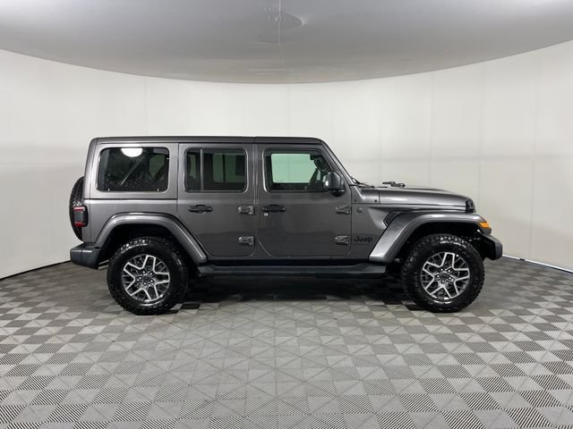 New 2026 Granite Crystal Metallic Clear-Coat Exterior Paint Jeep Sahara image 4