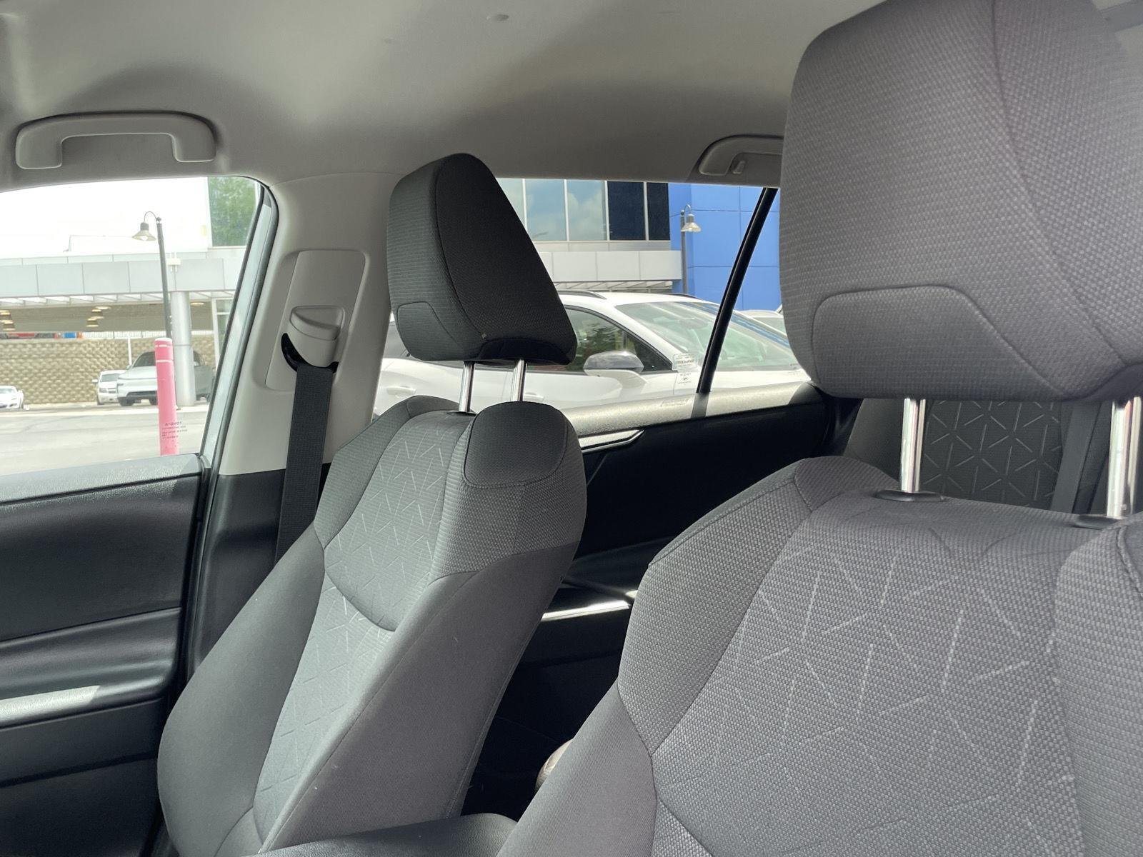 2022 Toyota RAV4 XLE - Photo 24