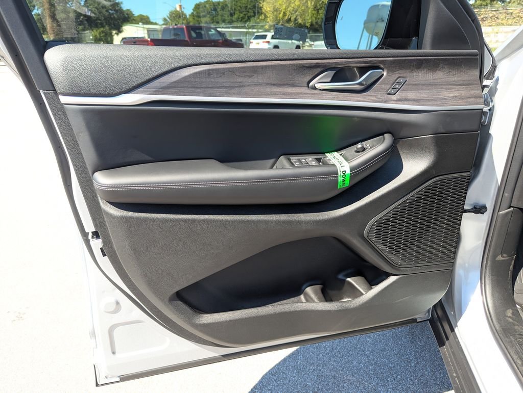 2025 Jeep Grand Cherokee Limited - Photo 17