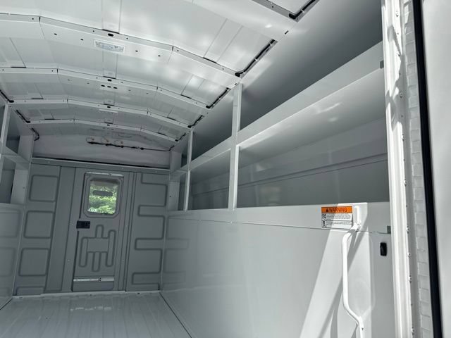 New 2025 Summit White Chevrolet 1WT image 18