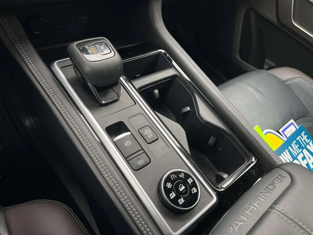 Used 2022 Super Black Nissan Platinum image 16