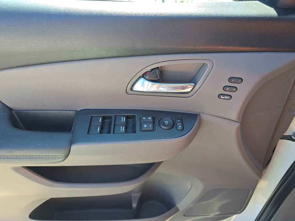 Used 2015  Honda Touring image 27