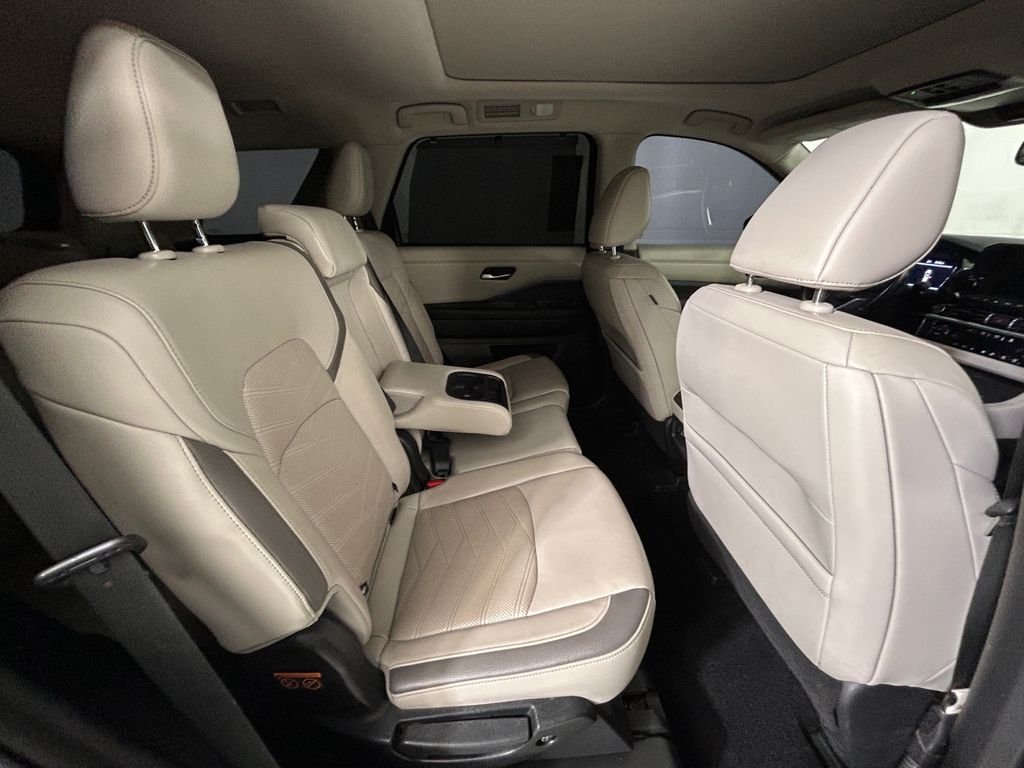 Used 2022 Blue Nissan Platinum image 17