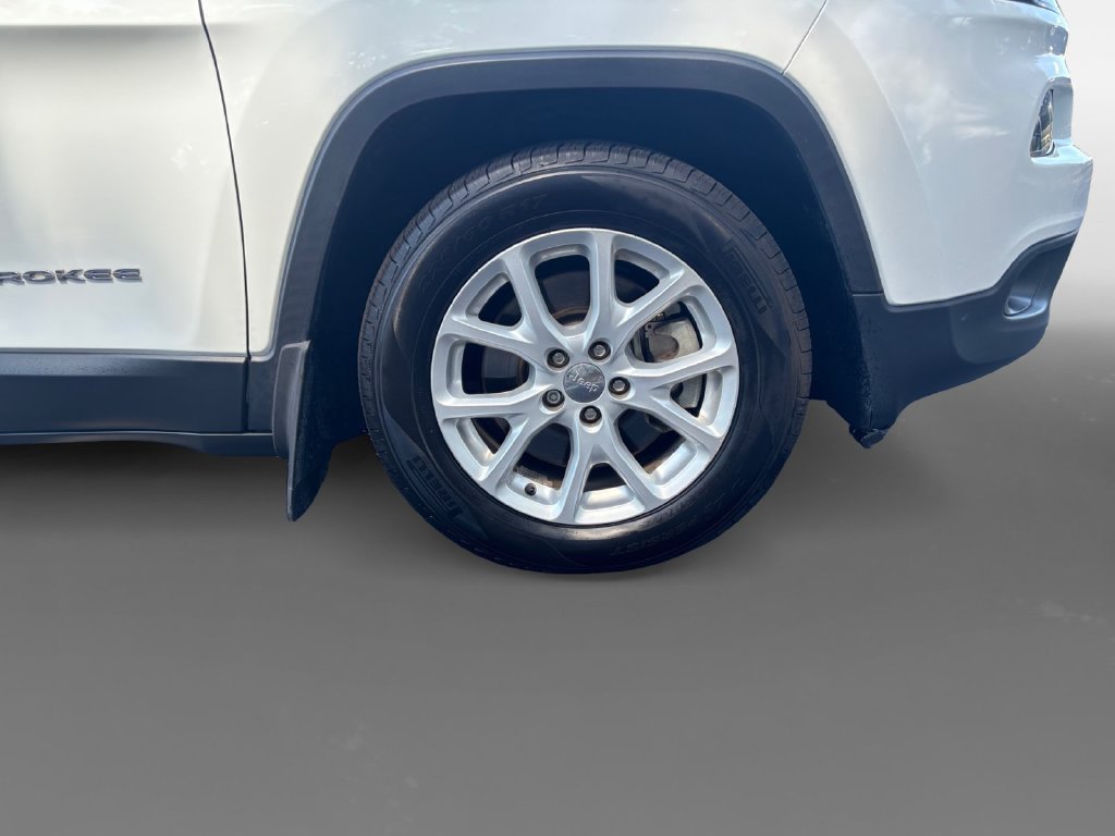 Certified Used 2017 White Jeep Latitude image 16