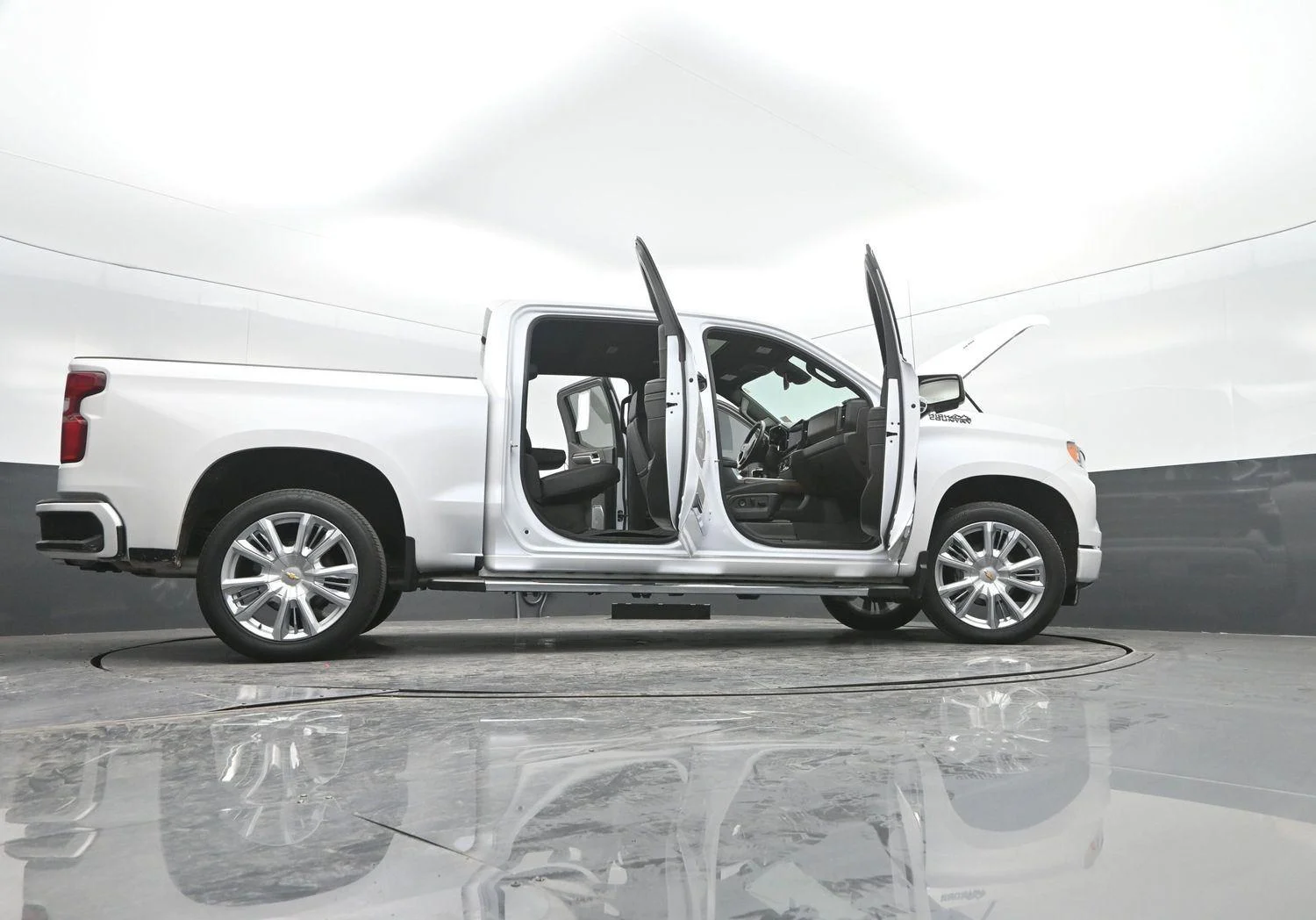 Used 2023 Iridescent Pearl Tricoat Chevrolet High Country image 56