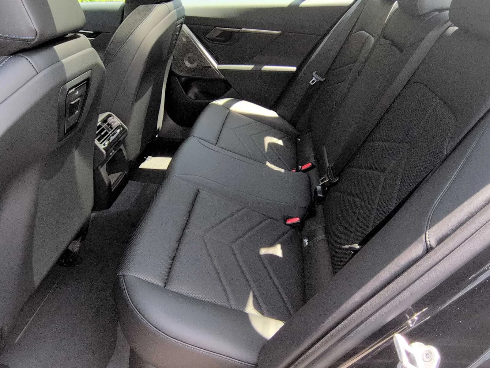 New 2027 Dark Graphite Metallic BMW 550e xDrive image 20