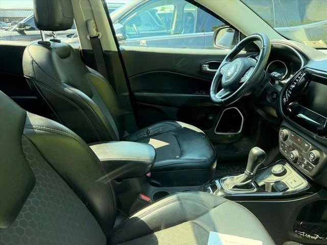 Used 2019 Crystal Metallic Jeep Latitude image 9