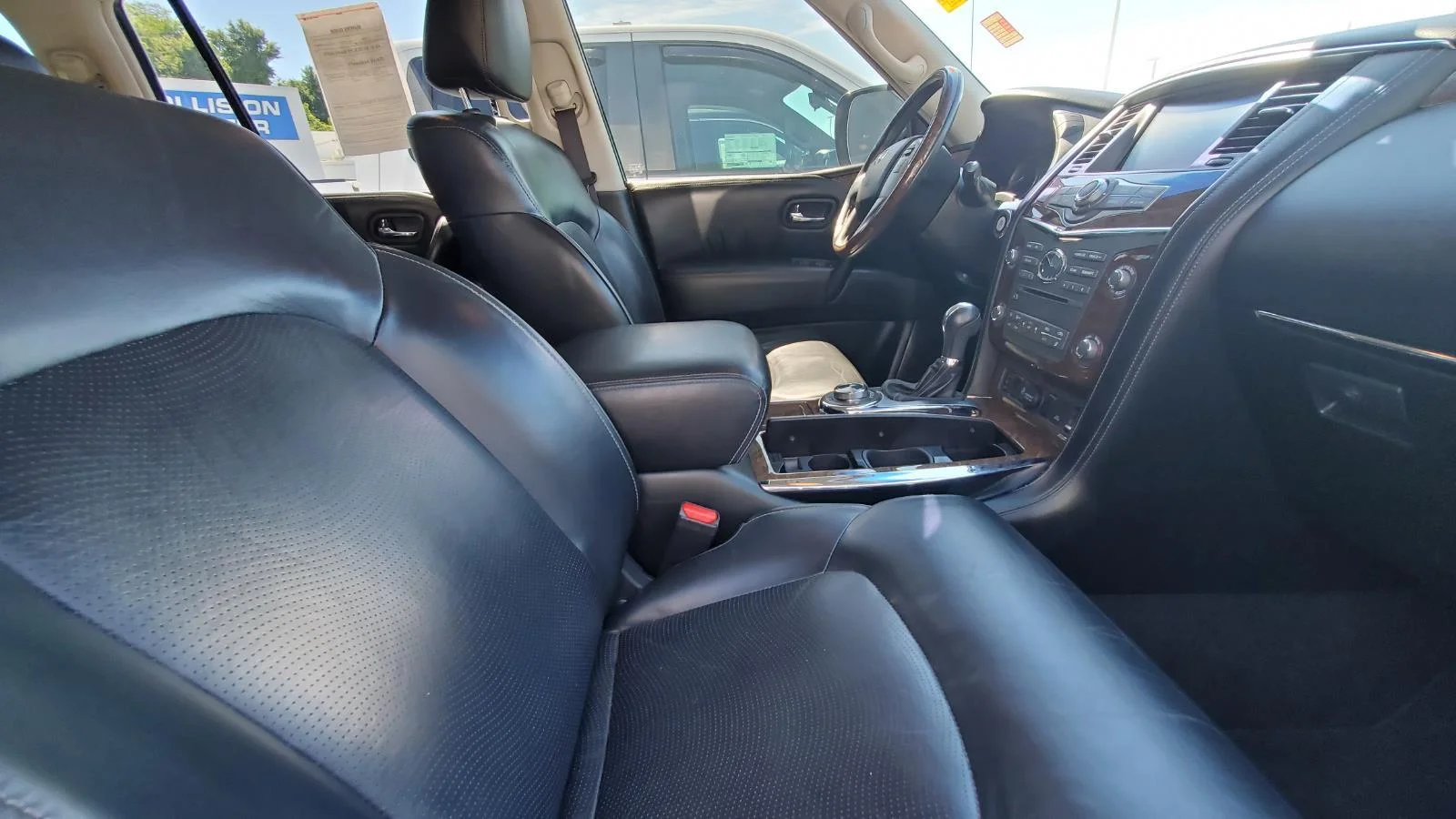 Used 2017 Liquid Platinum INFINITI Limited 4WD image 4