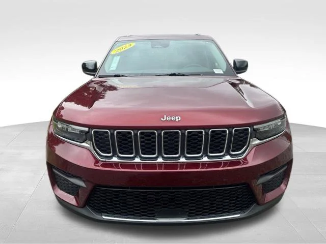 Used 2023 Red Jeep Laredo image 2