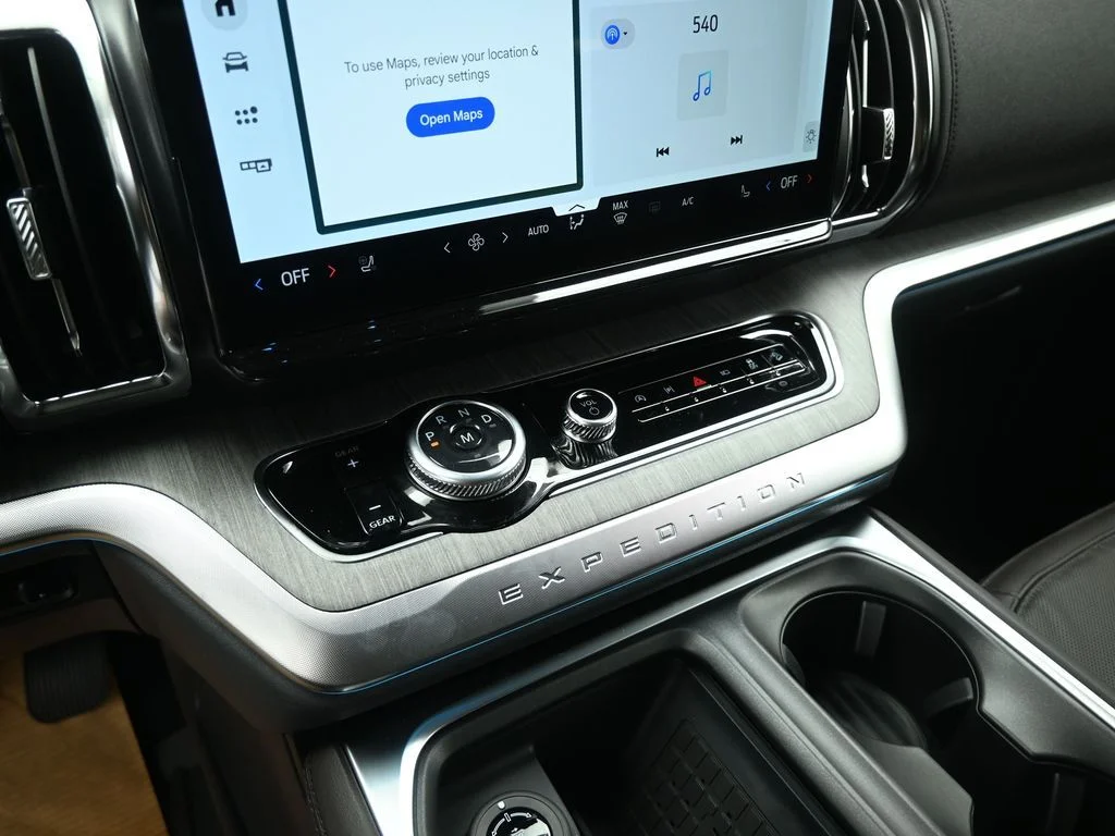 New 2025 Oxford White Ford Platinum image 15