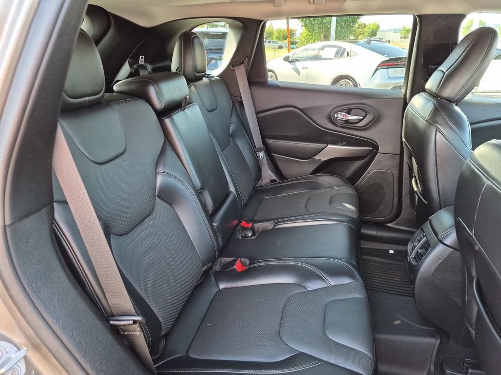 Used 2020 Light Brownstone Pearlcoat Jeep Latitude Plus image 26