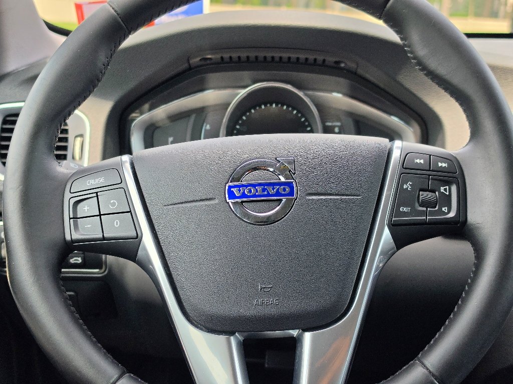 Used 2016 Silver Volvo T5 Drive-E Premier image 12