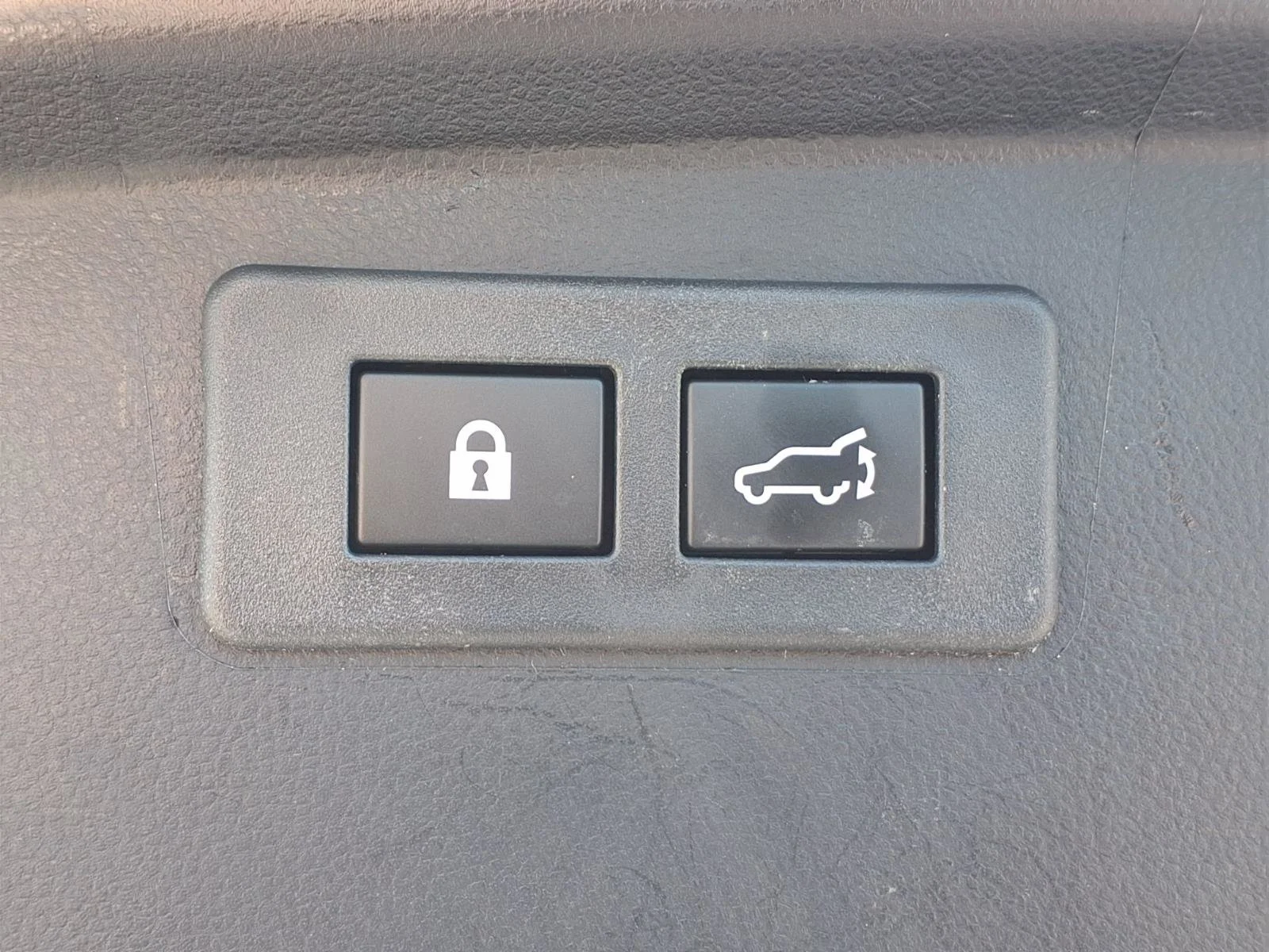 Used 2024 Crystal White Pearl Subaru Limited image 29