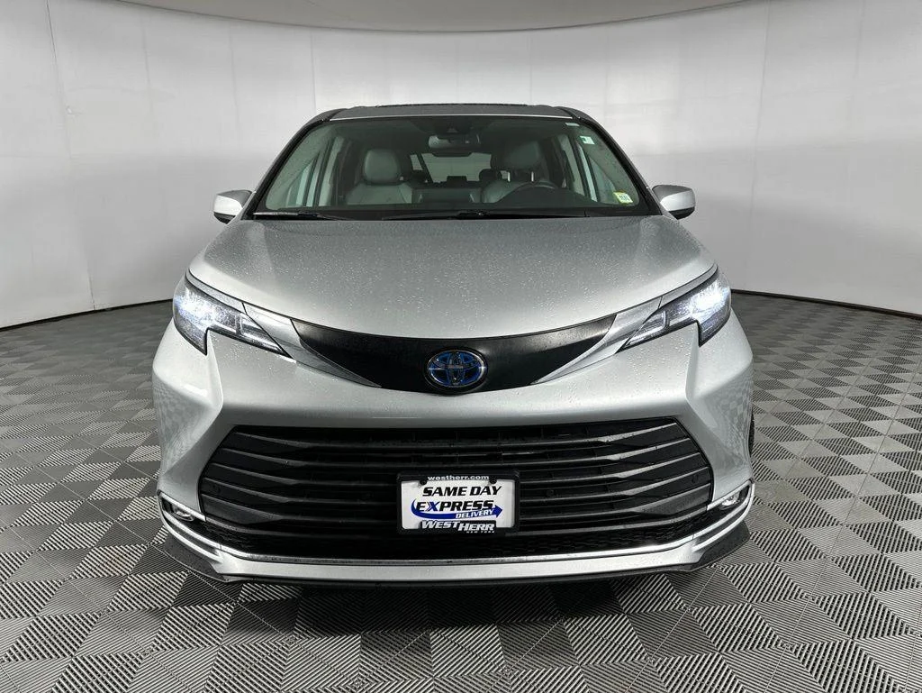 Used 2021 Celestial Silver Metallic Toyota XLE image 4
