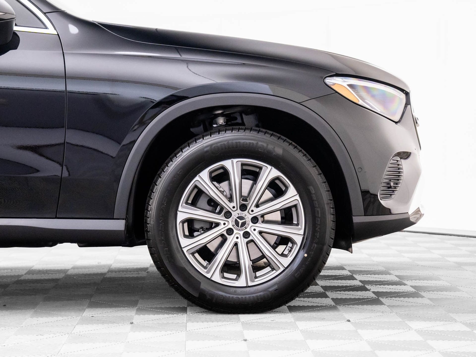 New 2026 Black Mercedes-Benz GLC 300 image 32