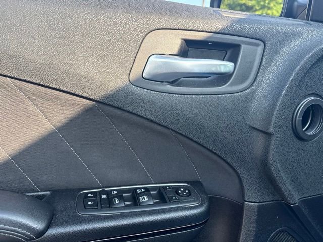 Used 2019 Blue Dodge SXT image 7