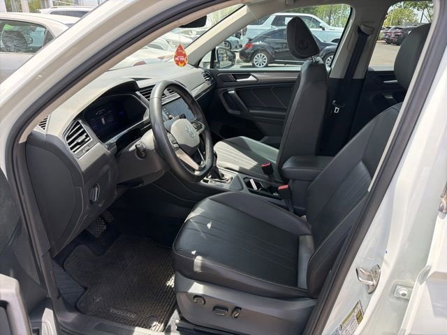 Used 2022 Pure White Volkswagen SE image 7